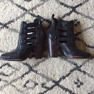 Steve Madden // Black zip up heeled booties